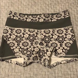 LuluLemon Athletica yoga shorts size 4